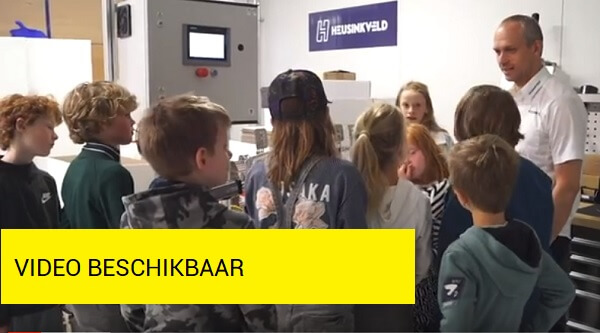 Kinderen presenteren innovatie-oplossingen aan bedrijven