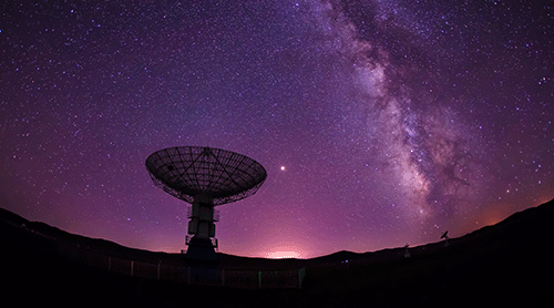 Radio telescopes and the Milky Way at night