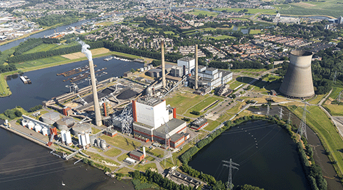 luchtfoto van de AMERCENTRALE, een met kolen en biomassa gestookte elektriciteitscentrale